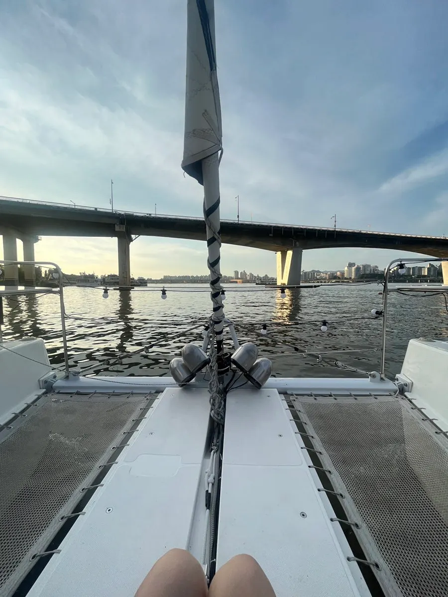 Round seating arranged to face the Han River