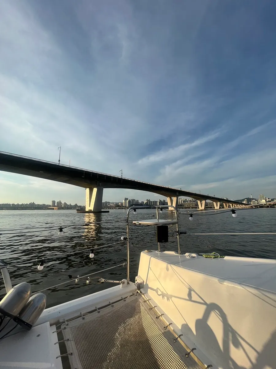 The pre-sunset view from the 7 pm yacht ride