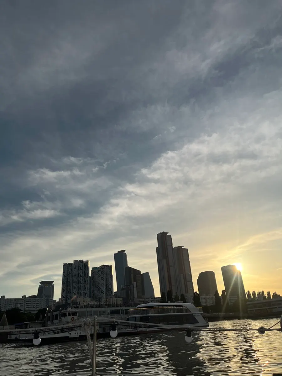 Enjoying Han River scenery from the yacht