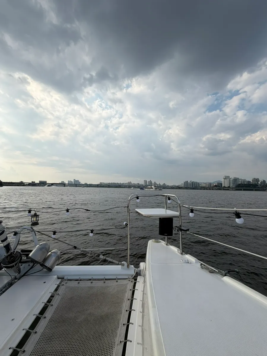 Han River yacht tour for a family outing
