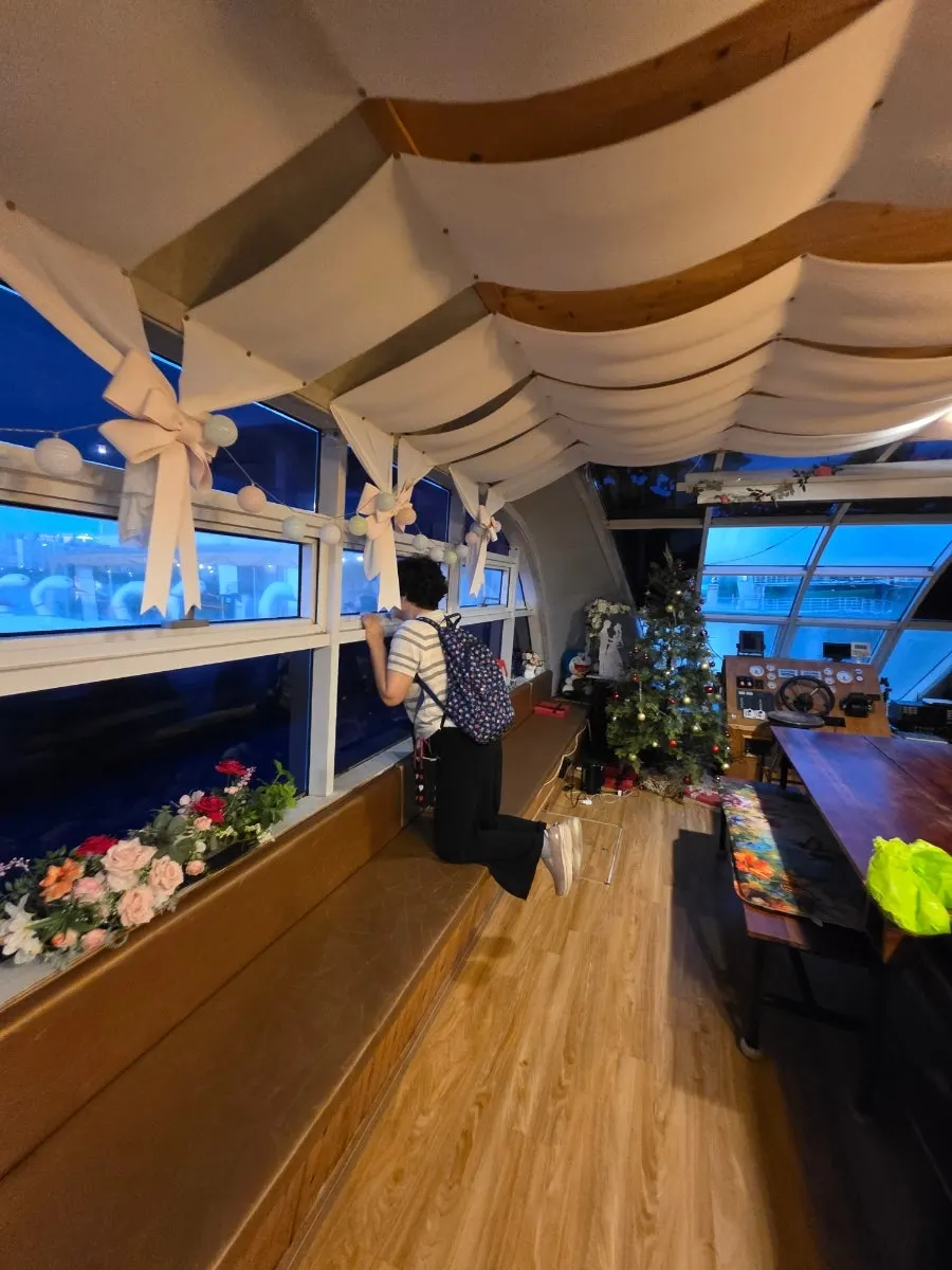 Air-conditioned boat where we rested before departure