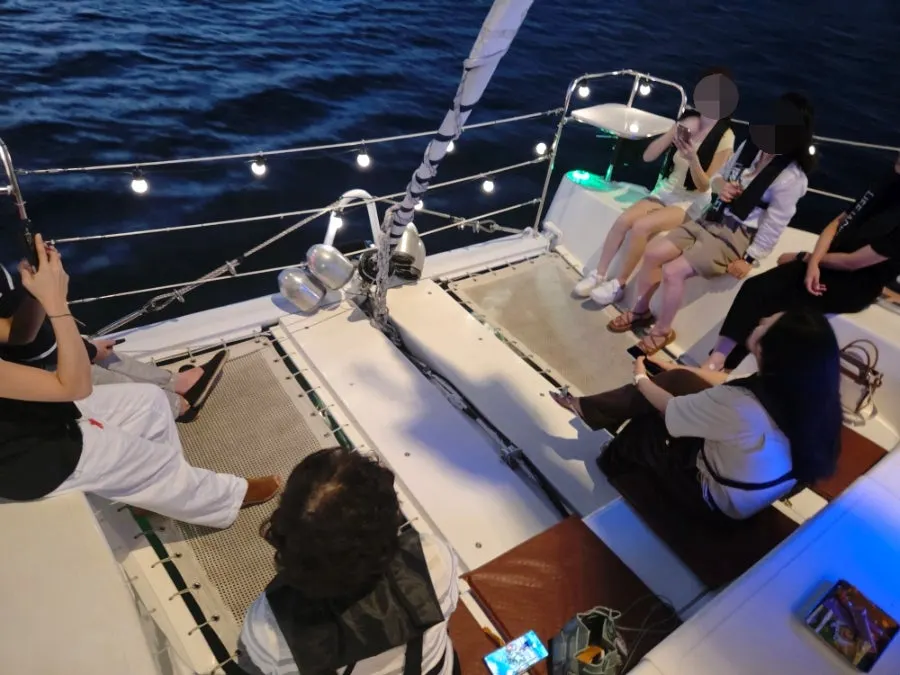 Han River yacht to enjoy alone or together