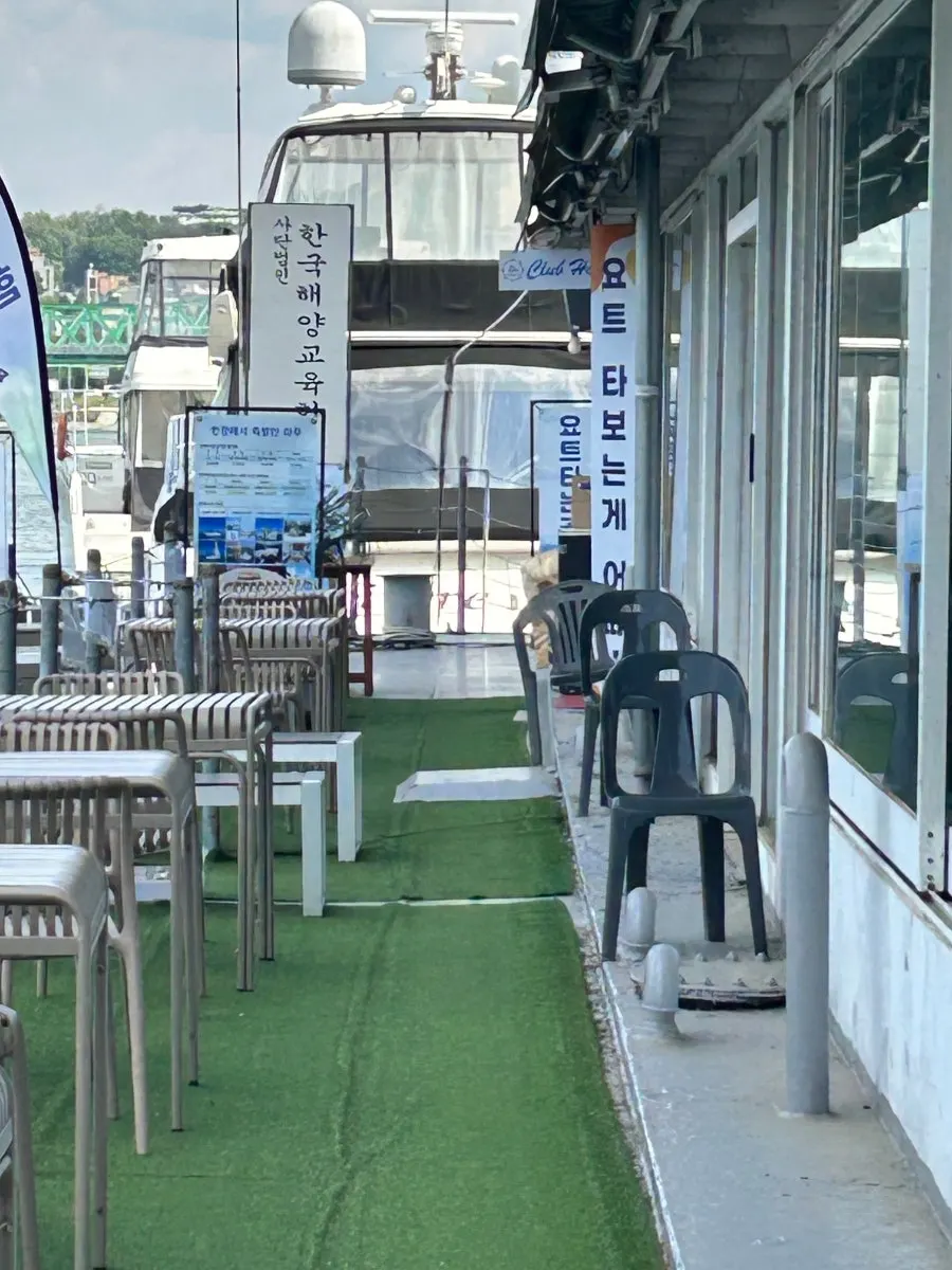 Path from Yeouido Parking Lot 1 to the yacht tour
