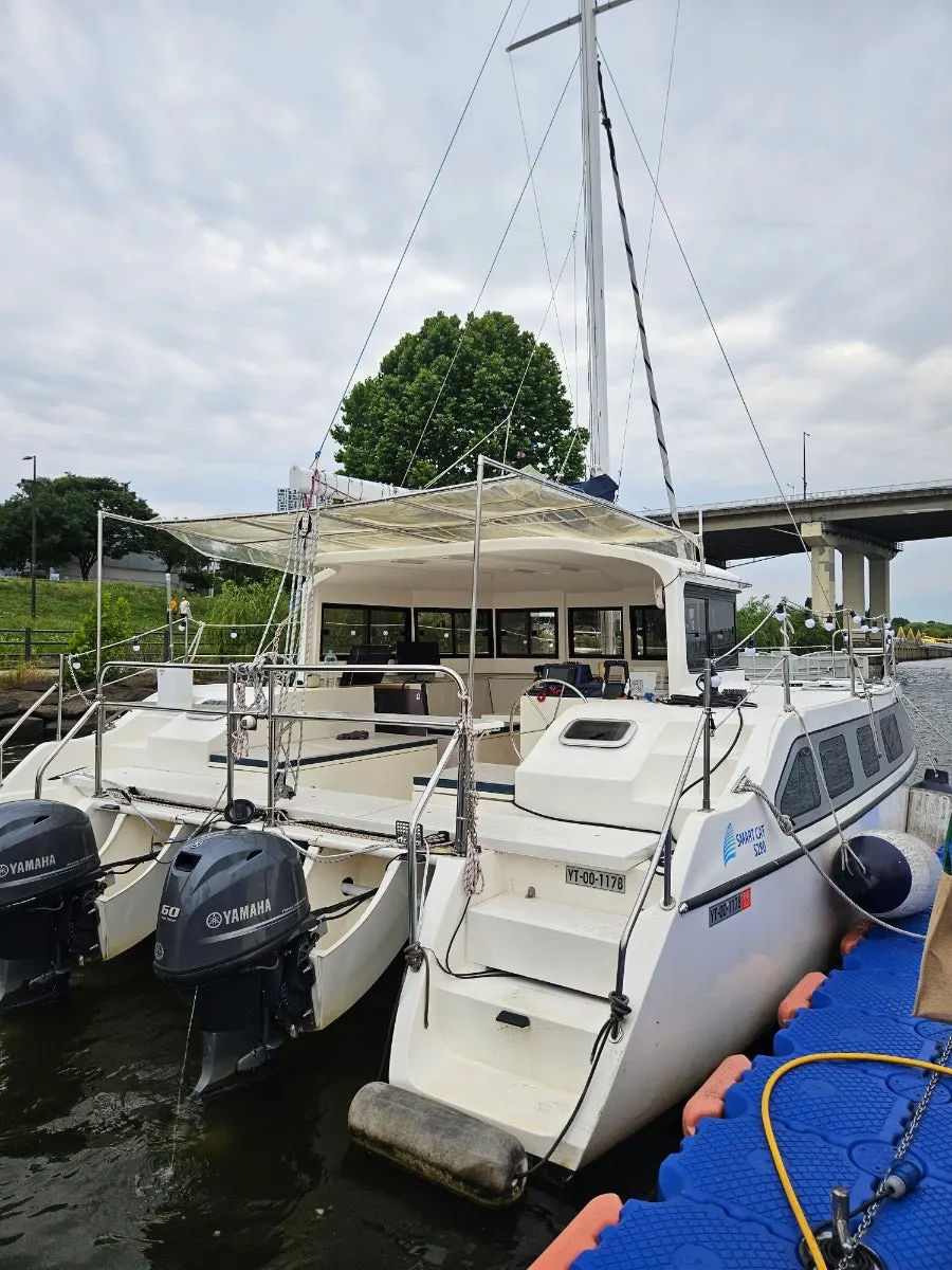 Boarding the Han River yacht with the captain's guidance