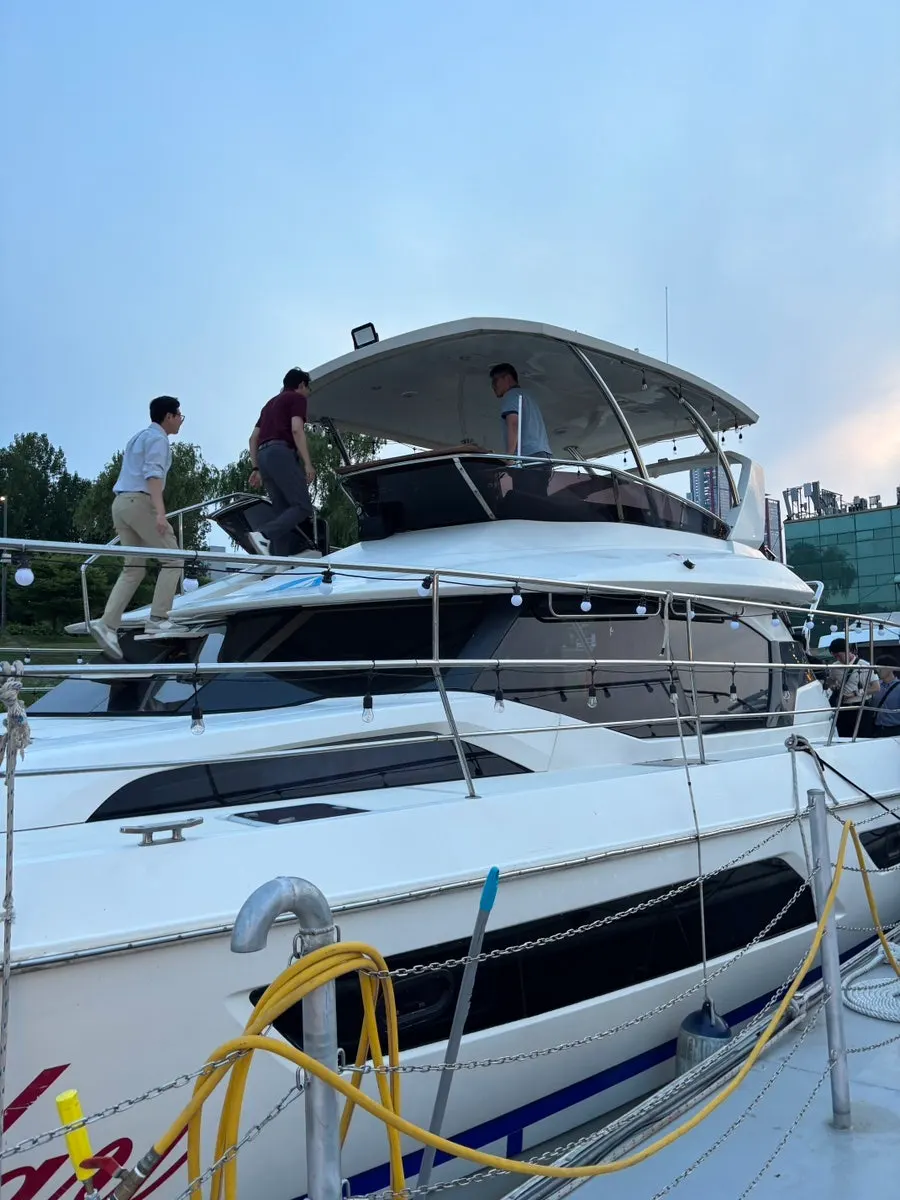 Exterior of the Sailing Paradise romantic yacht