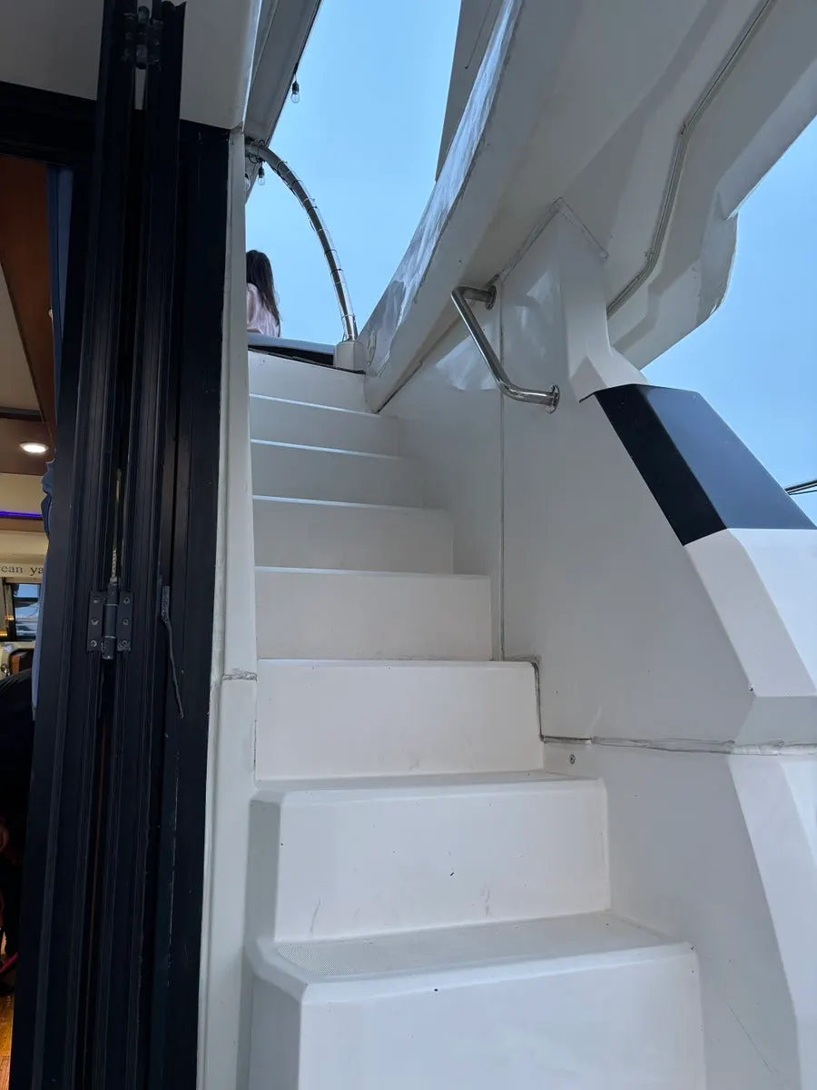 Second-floor yacht deck with a Han River view