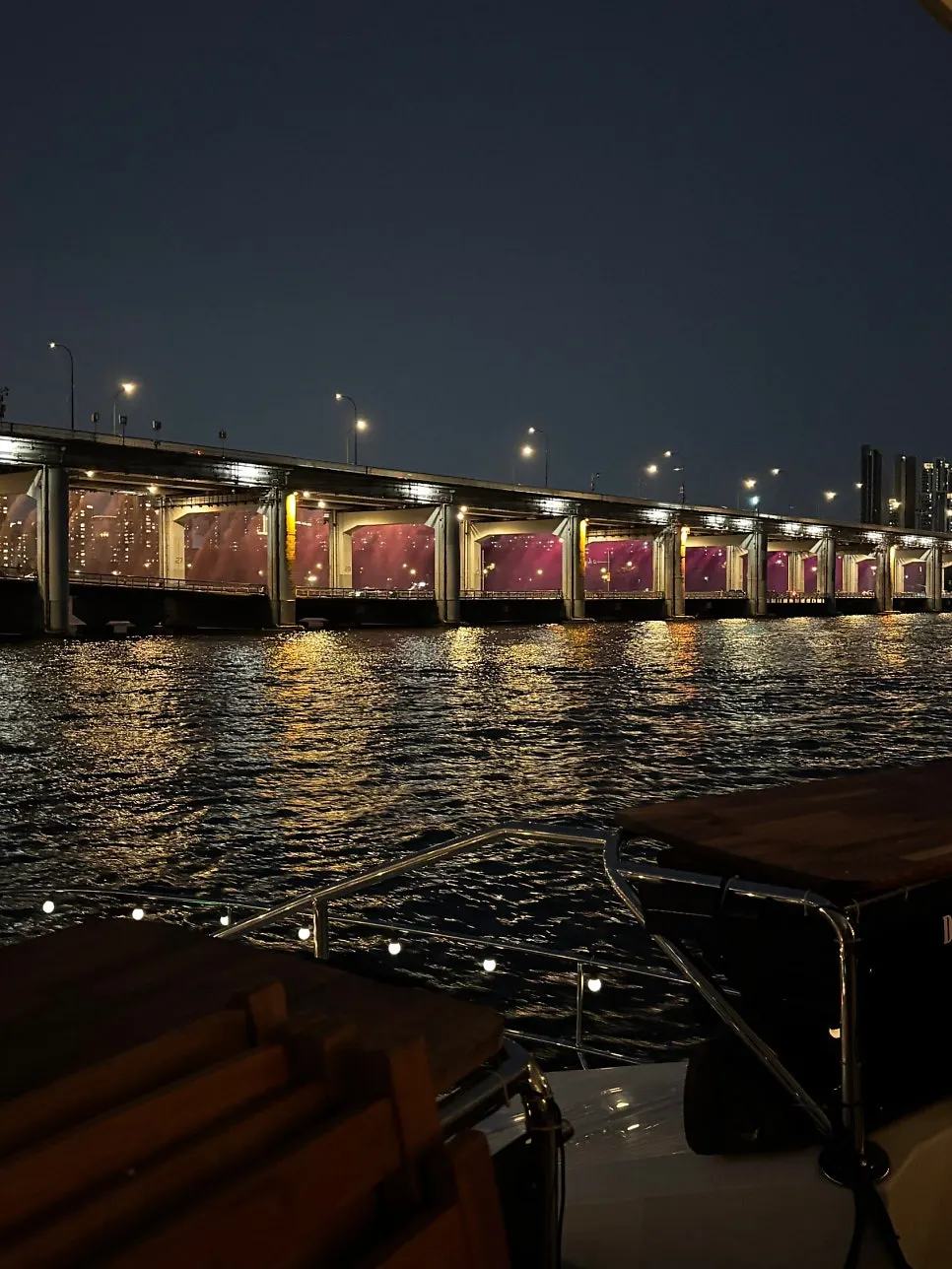 Yacht view of the Banpo Bridge Rainbow Fountain