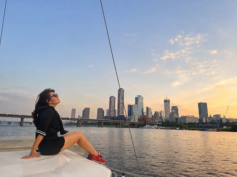 Introduction to the Yeouido Han River yacht experience
