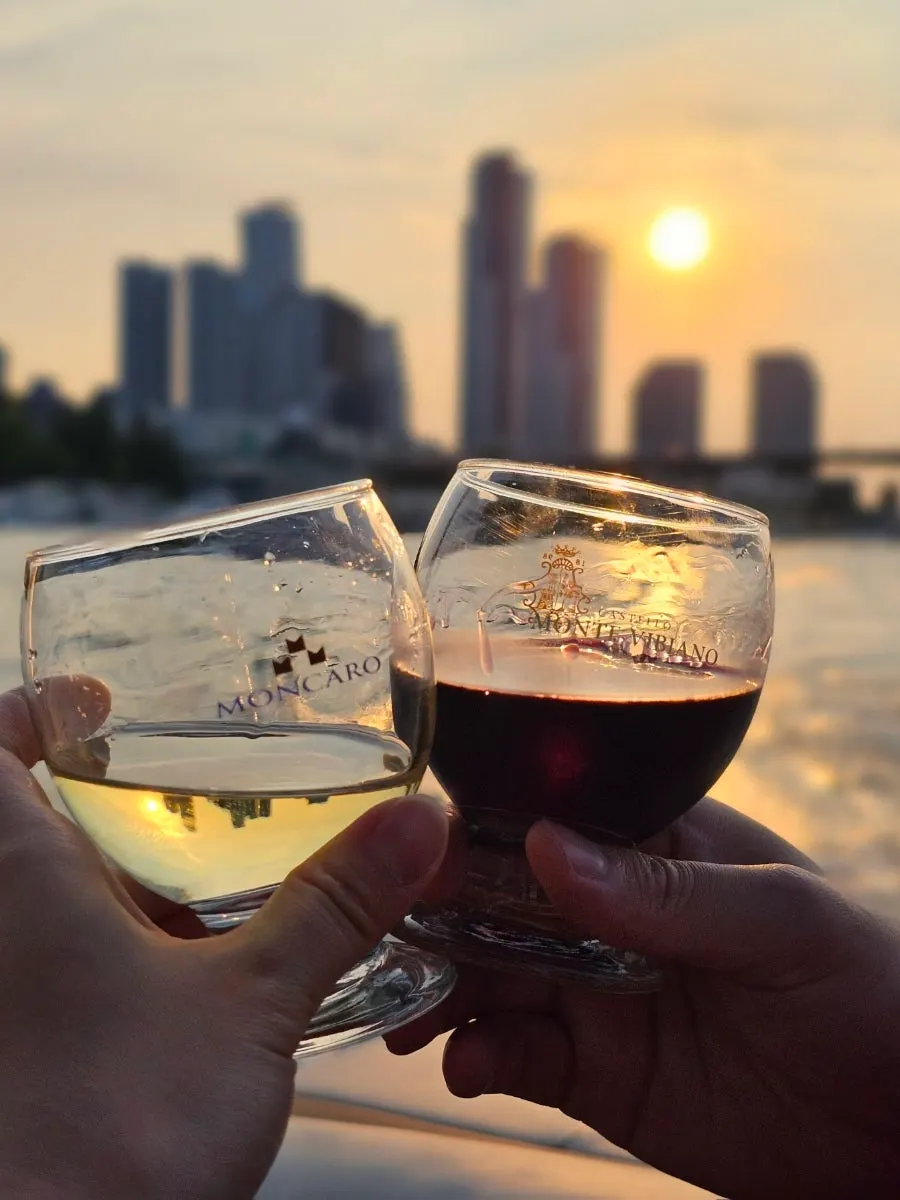 Han River yacht date