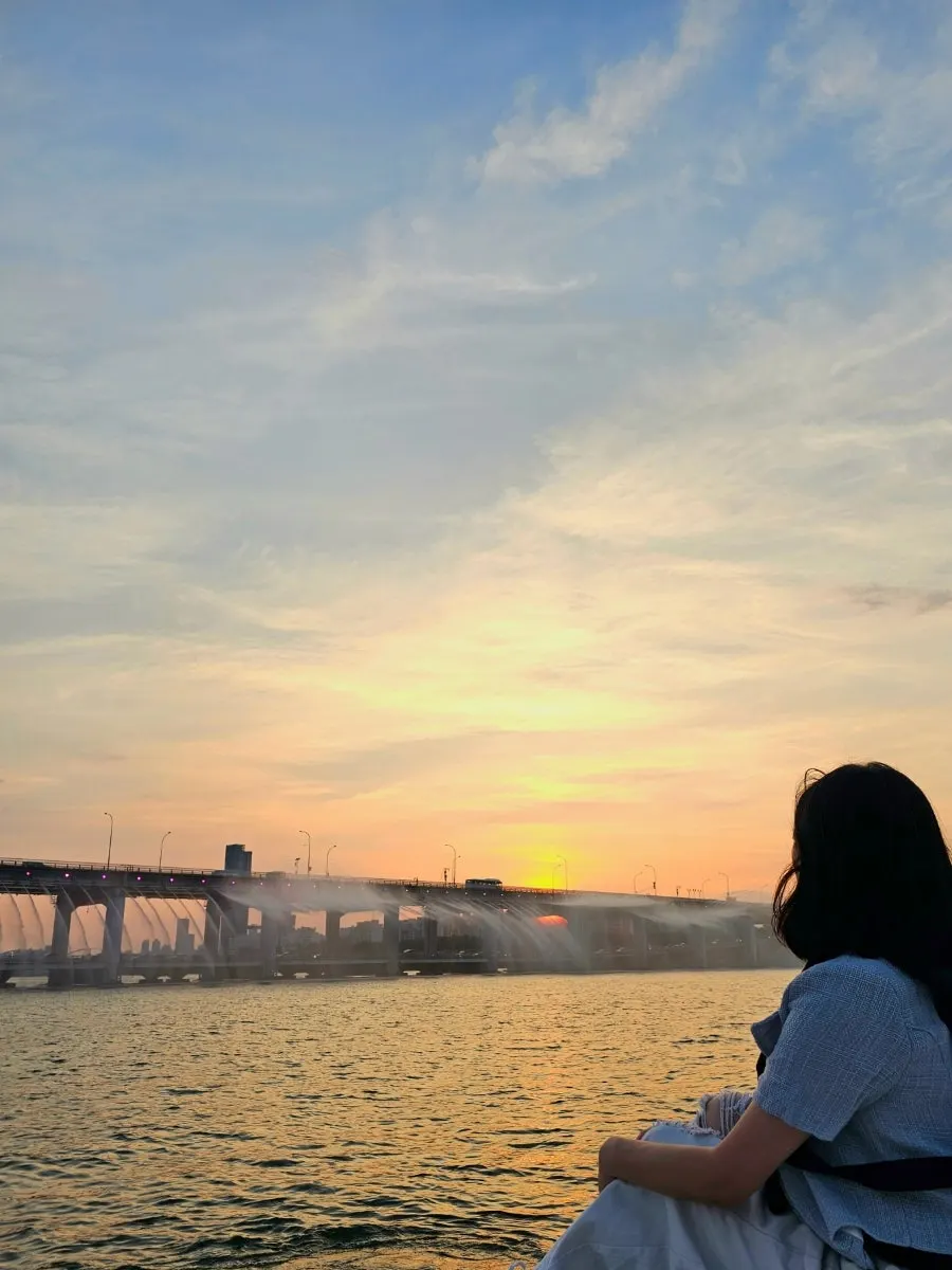 Han River fountain show times