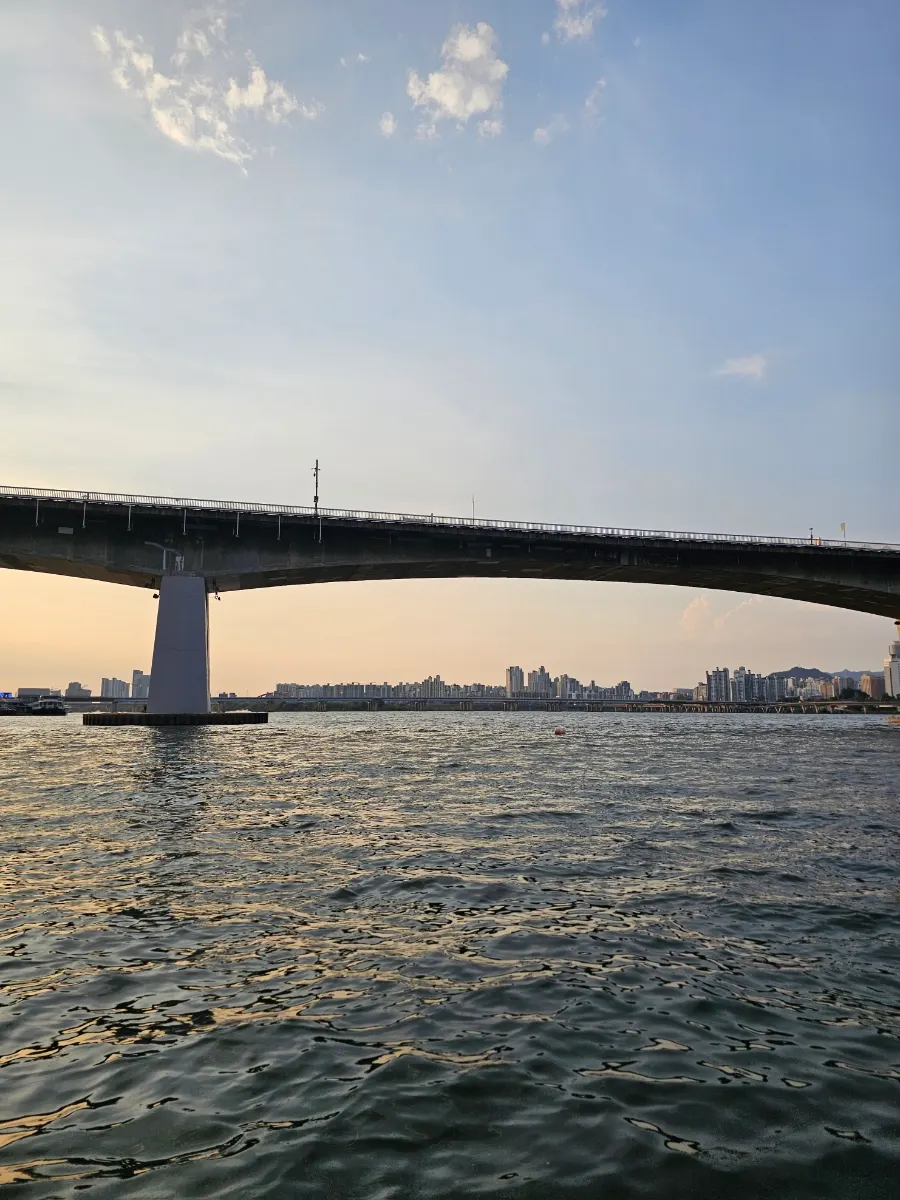 Boarding the Misso Marine Han River yacht