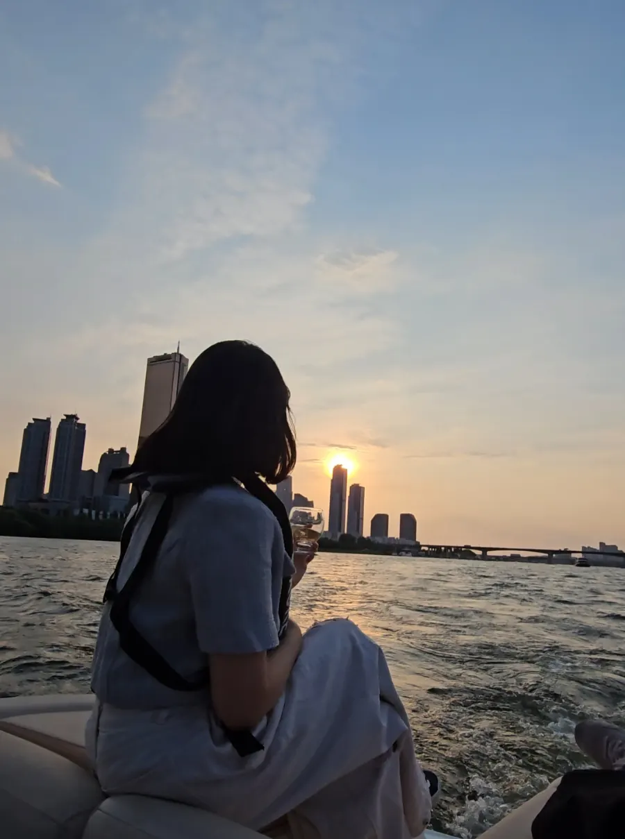 Han River yacht tour at sunset