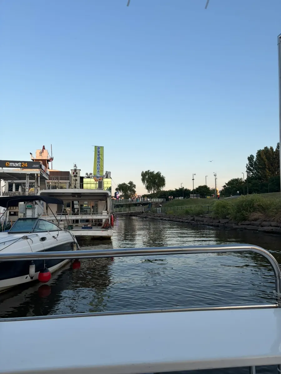Wine and snacks provided on the yacht tour