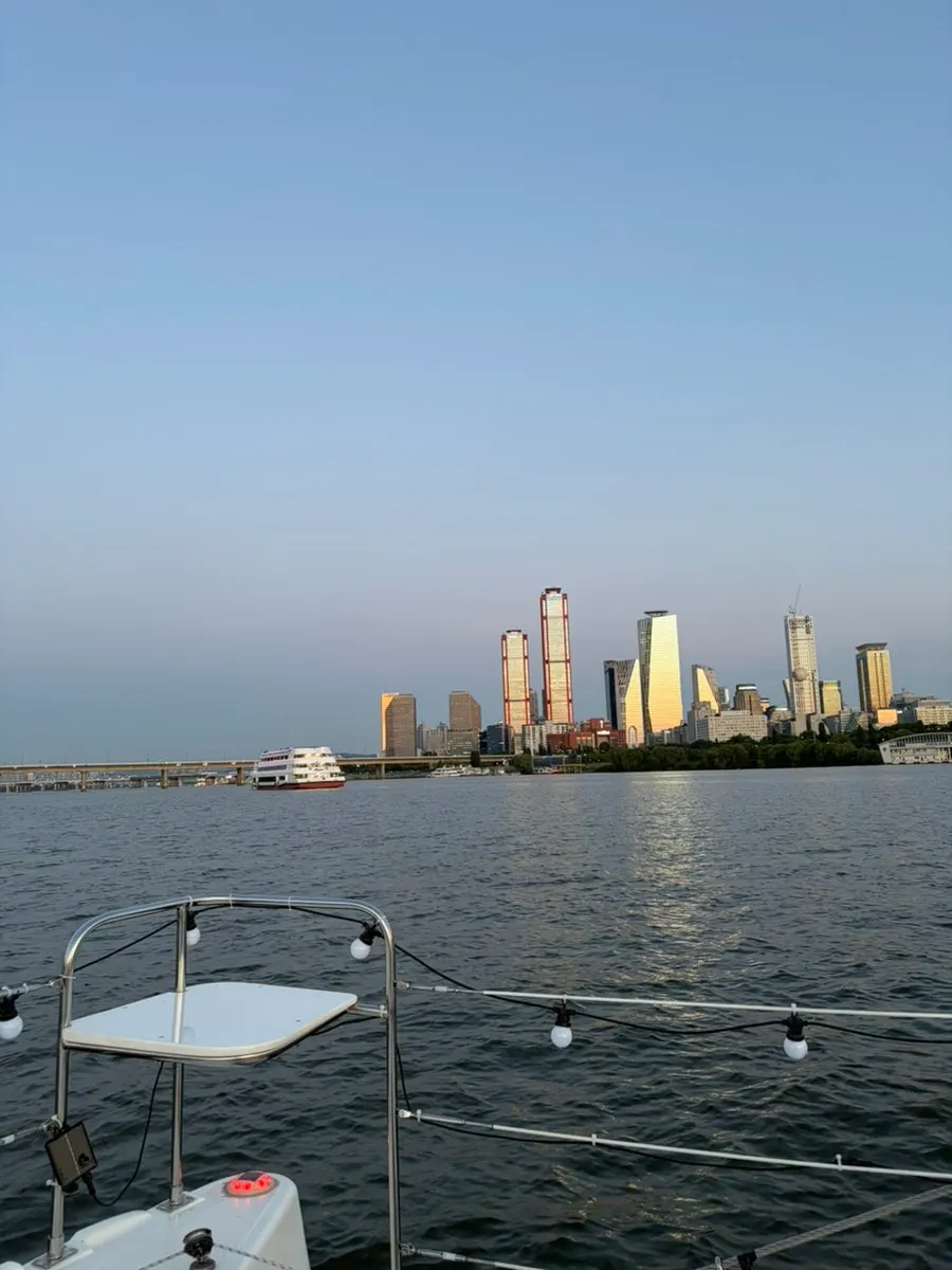 Private time in the middle of the Han River