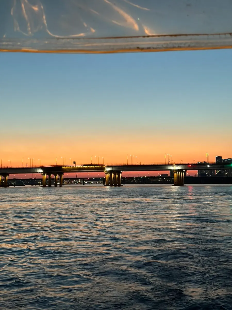 Han River yacht view transitioning into night