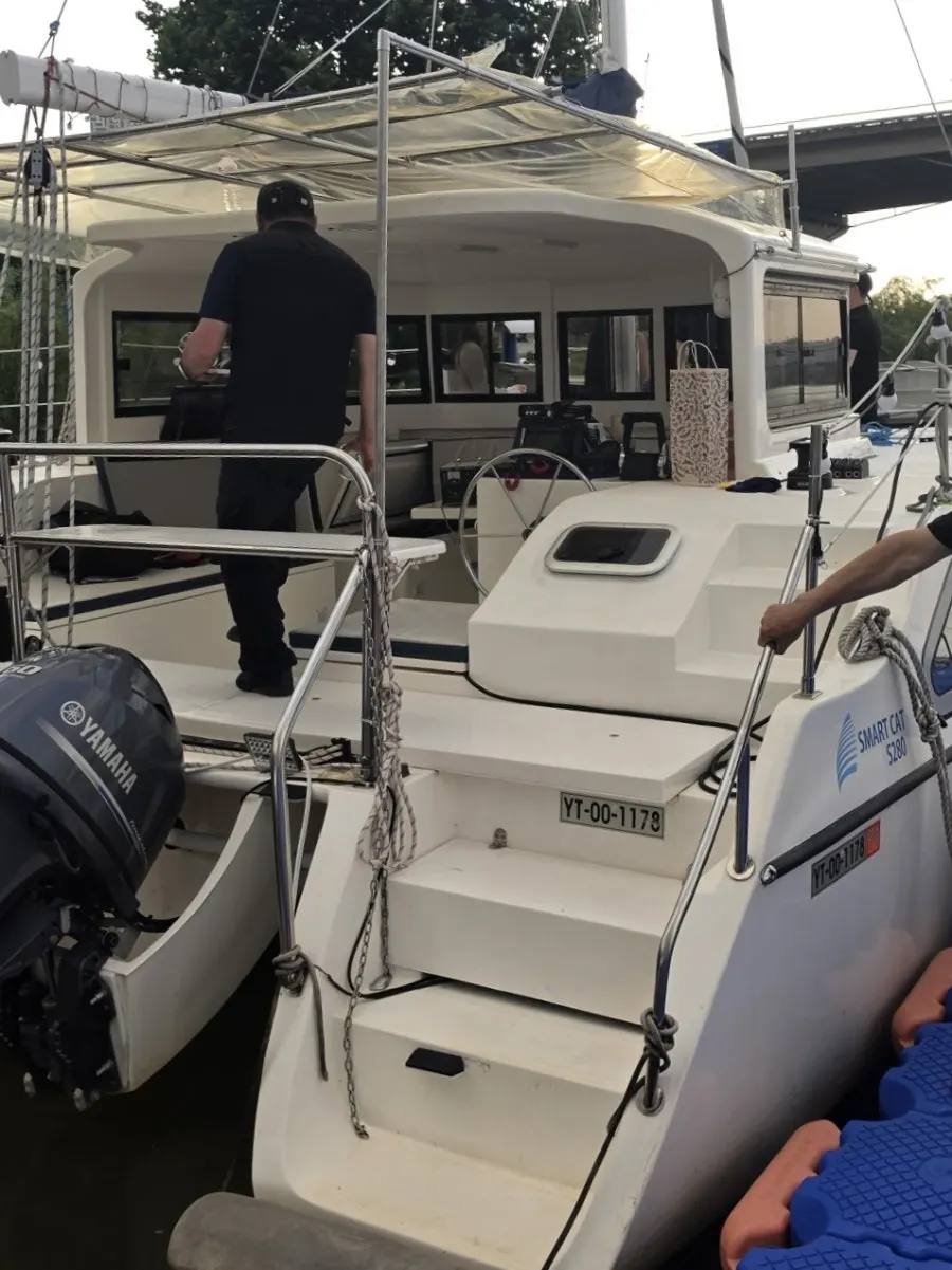 Before setting off on a Han River yacht experience
