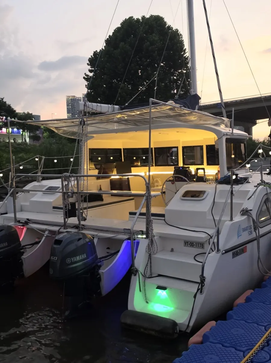 Boarding a Sailing Paradise yacht