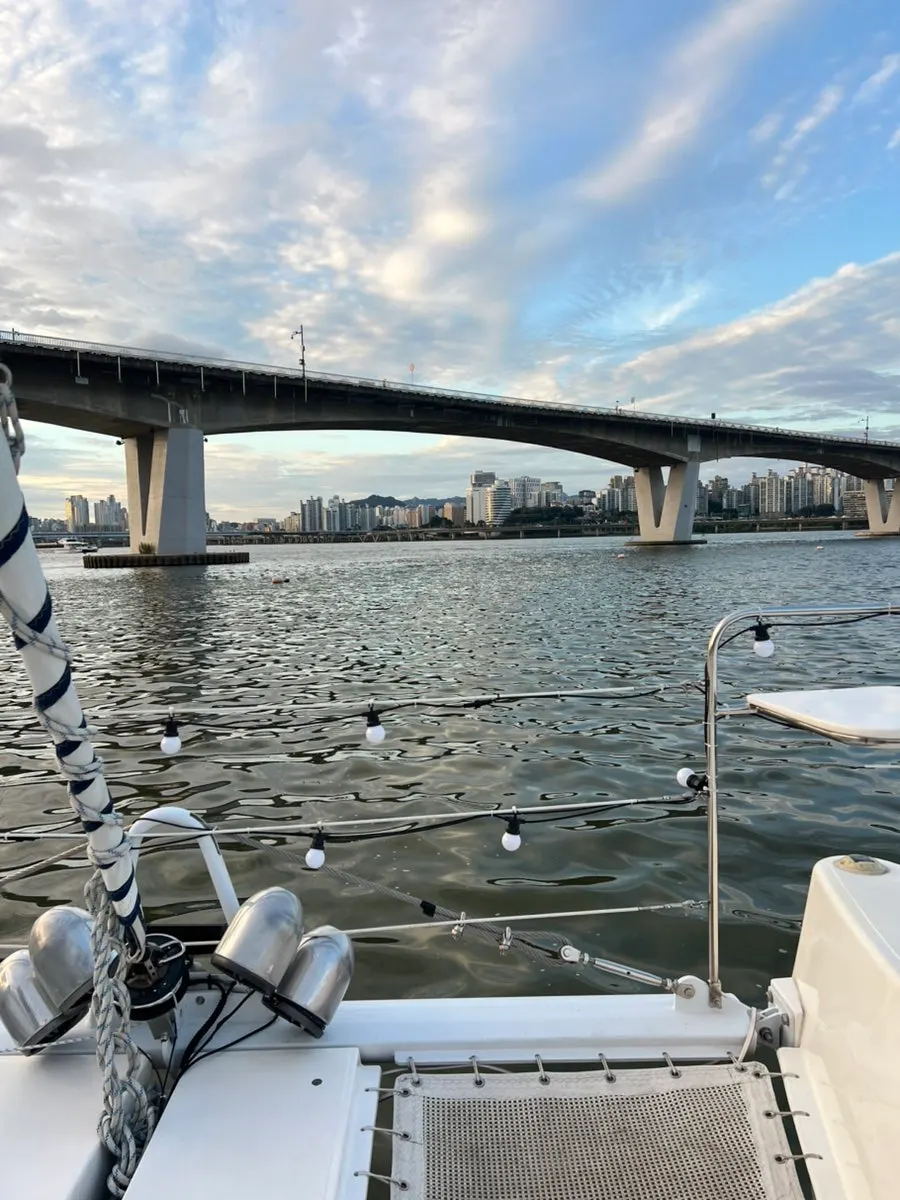 Han River view from the front of the yacht