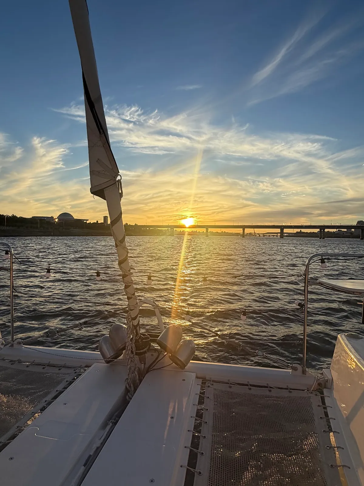 Yacht sailing toward Dangsan and Hapjeong from Yeouido