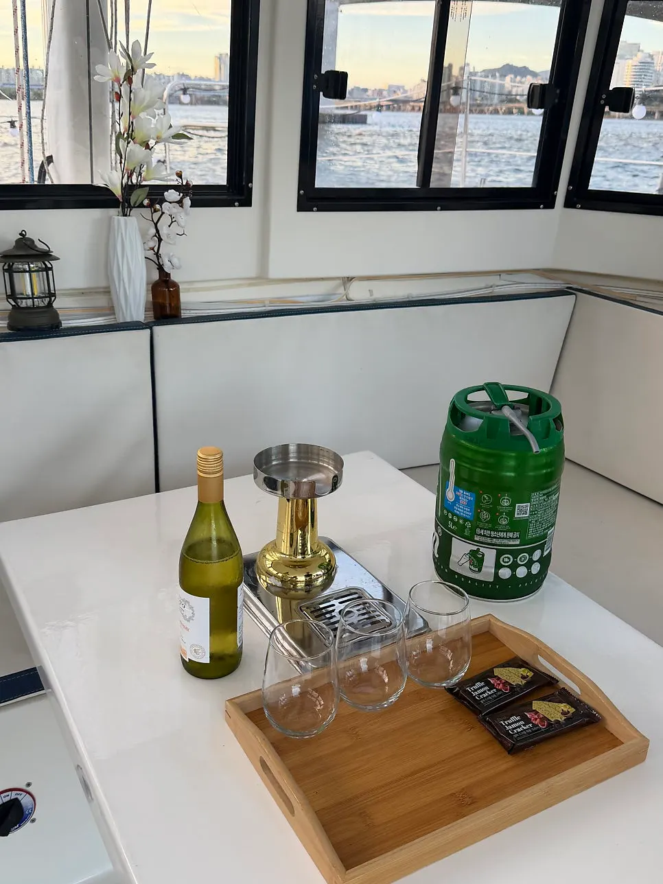 Wine time on a Han River yacht date