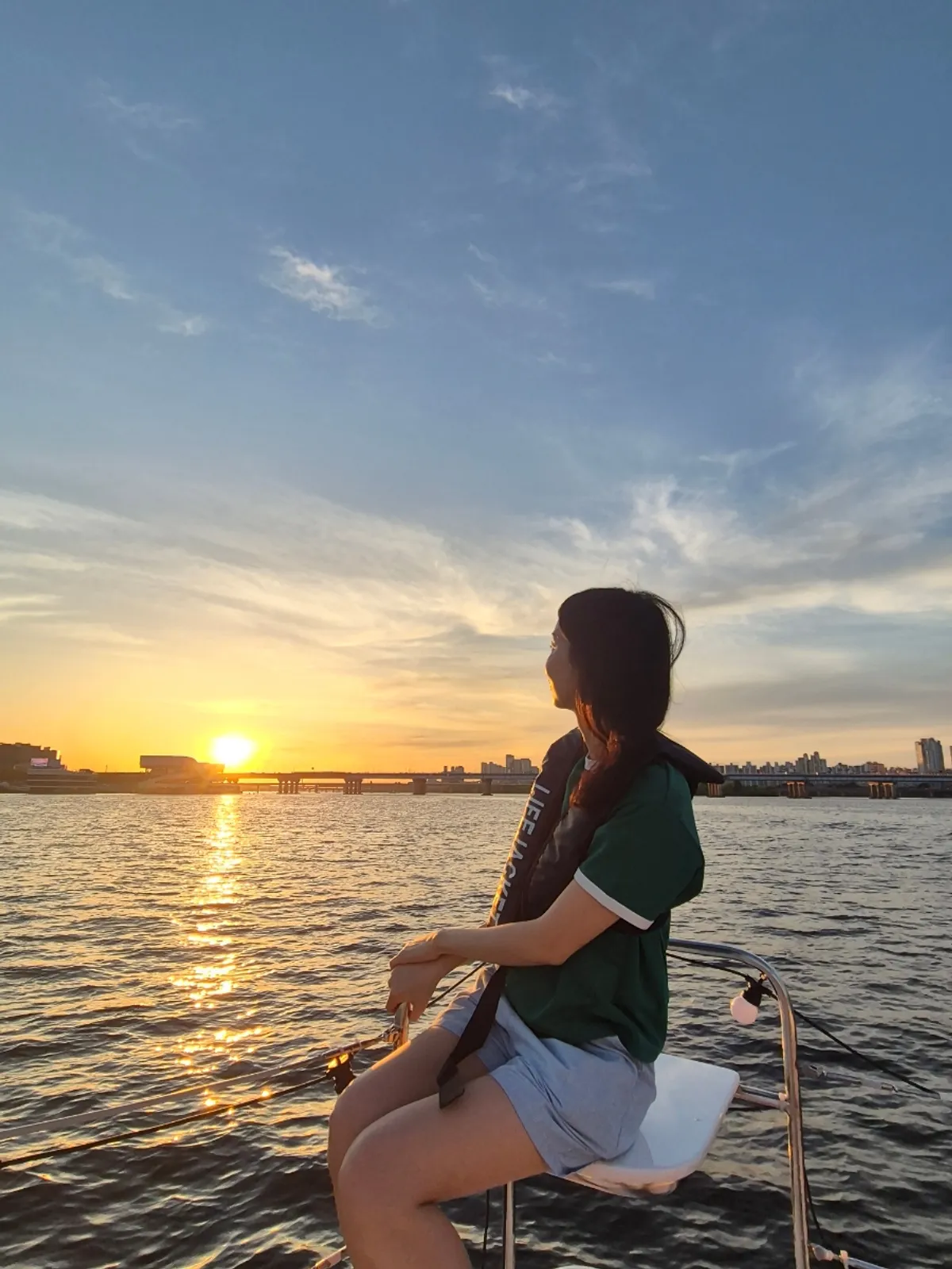 Han River golden-hour view before sunset