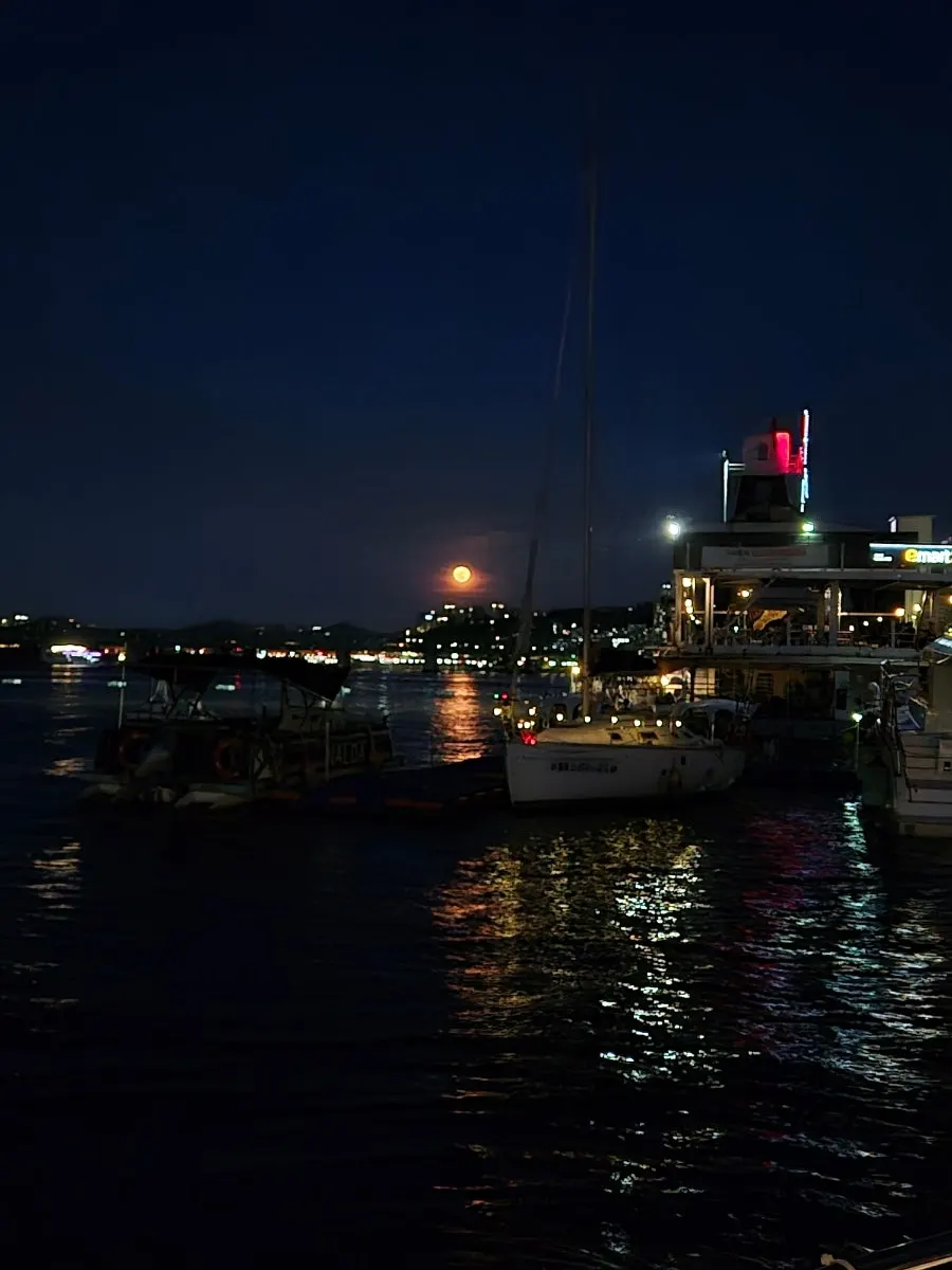 Sunset Han River yacht tour scenery