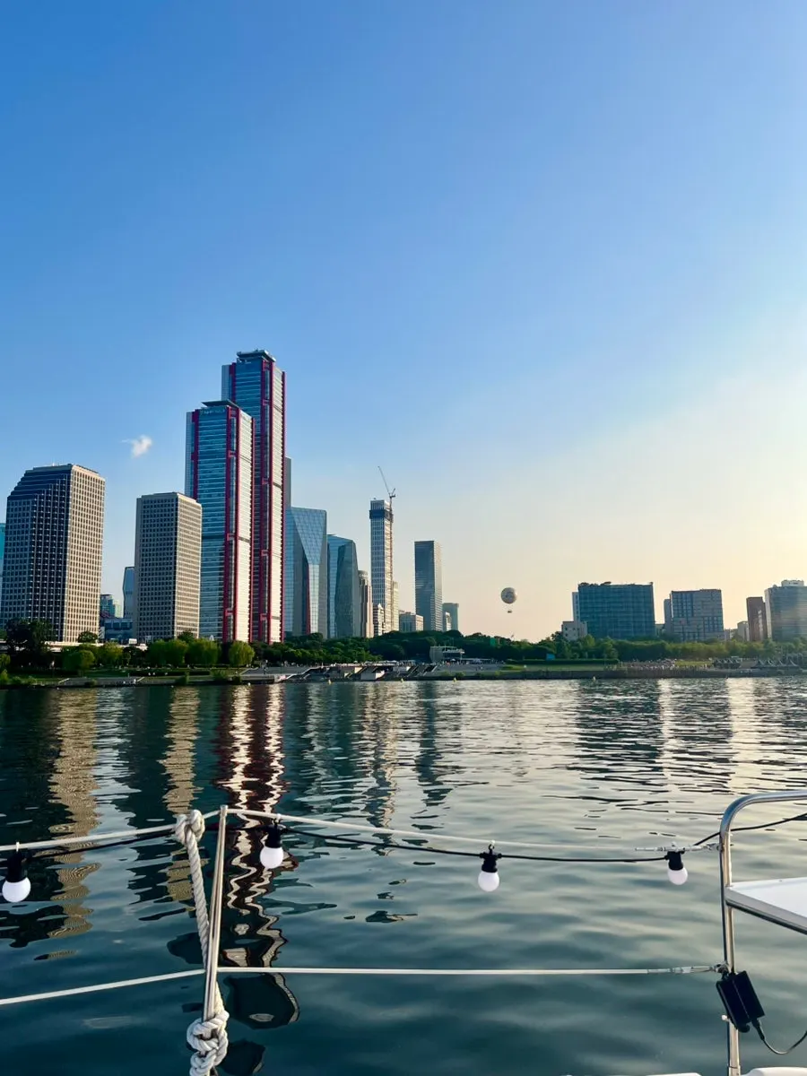 Sailing Paradise yacht-tour program guide