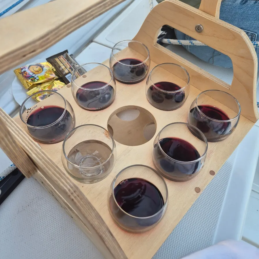 Red wine and light snacks on the yacht tour
