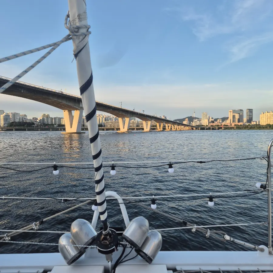 Yacht photo spot with the Han River night view