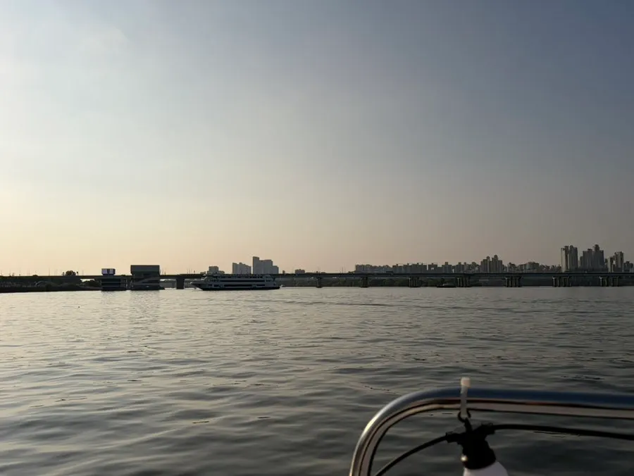 Yacht area where a Bluetooth speaker can be connected