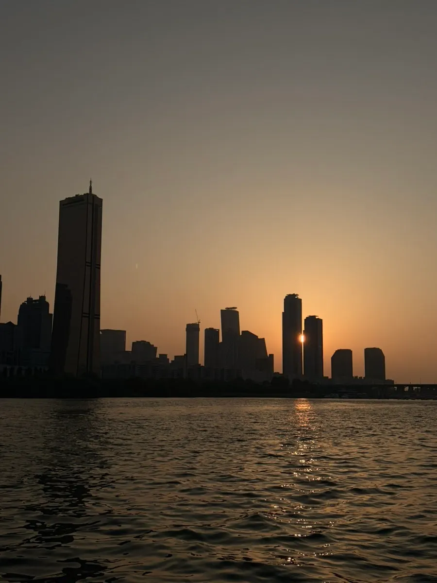 Han River sunset after a leisurely yacht tour
