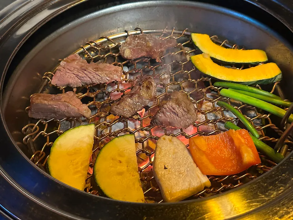 숯불 위에서 구워지는 진갈비살