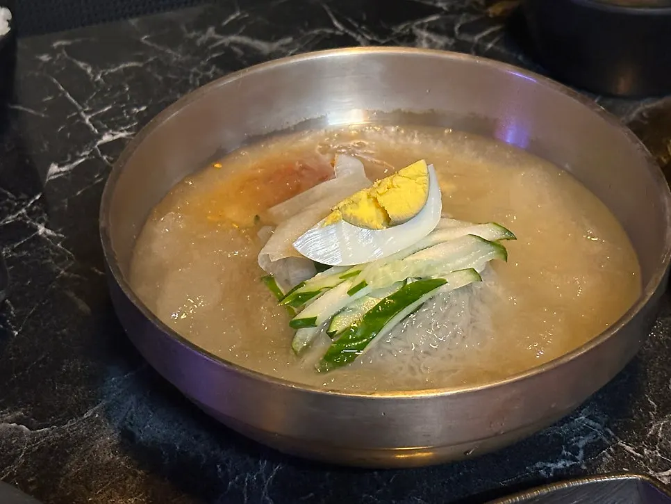 양이 넉넉한 후식 냉면 한 그릇