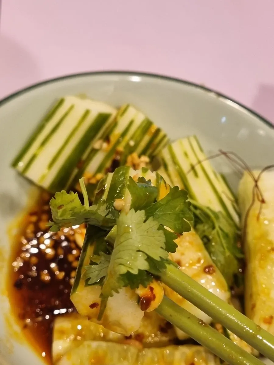 Cucumber salad served with chicken rice
