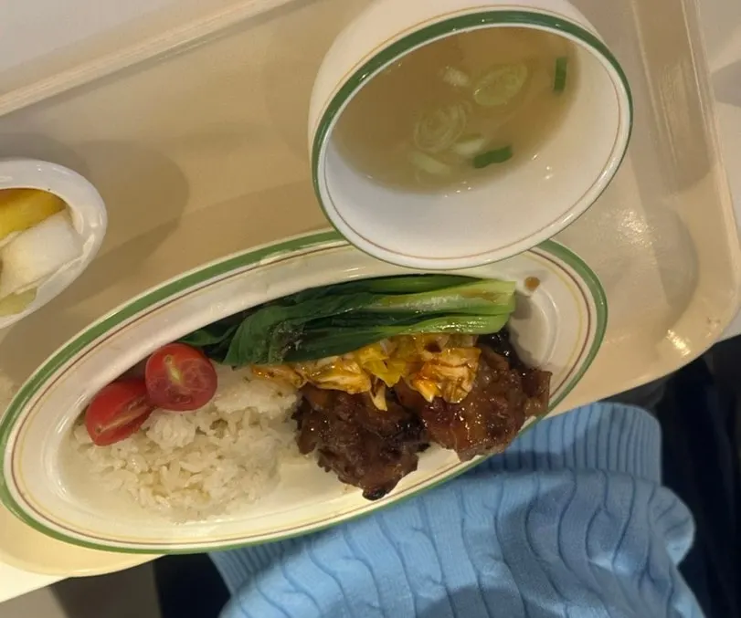 A bowl of Singapore chicken rice at Jeongyun Kitchen