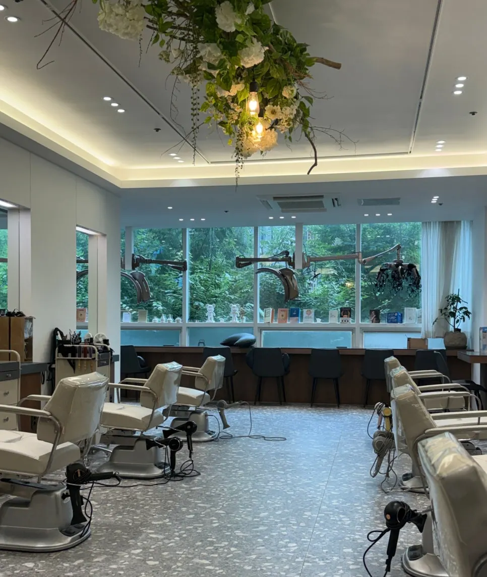 Vista general del interior de Yeum Hair Bundang Jeongja Branch