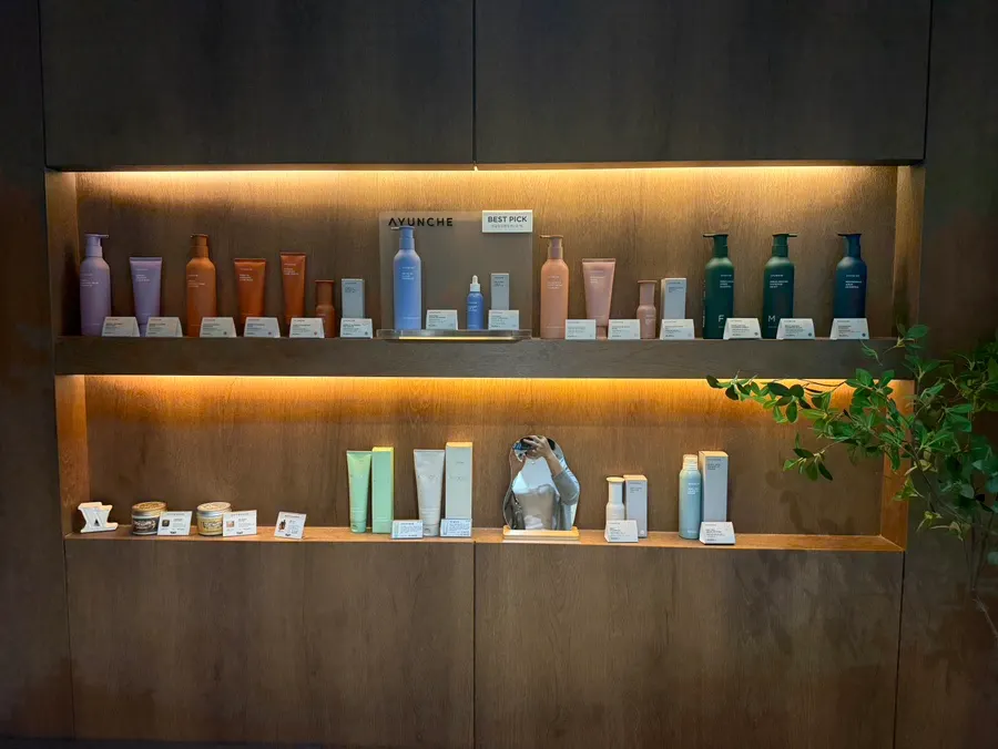 Otro rincón del interior de Yeum Hair Bundang Jeongja Branch