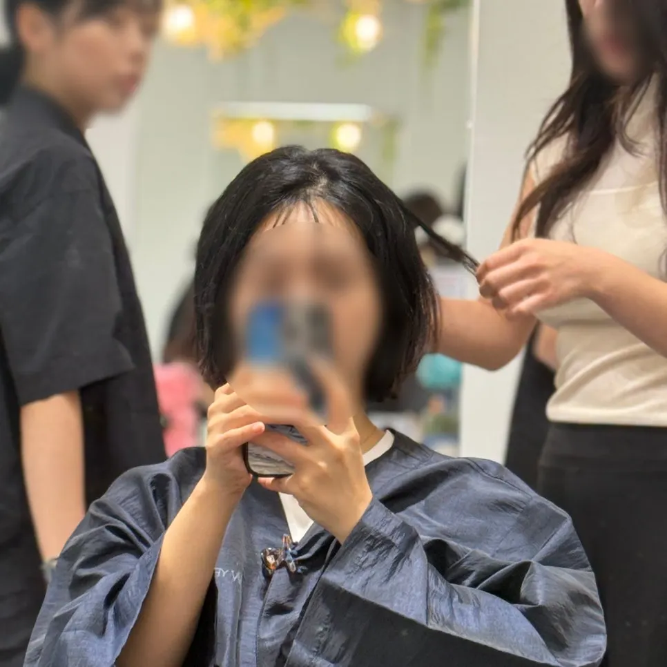 Inicio del proceso de tinte con la diseñadora Haneul