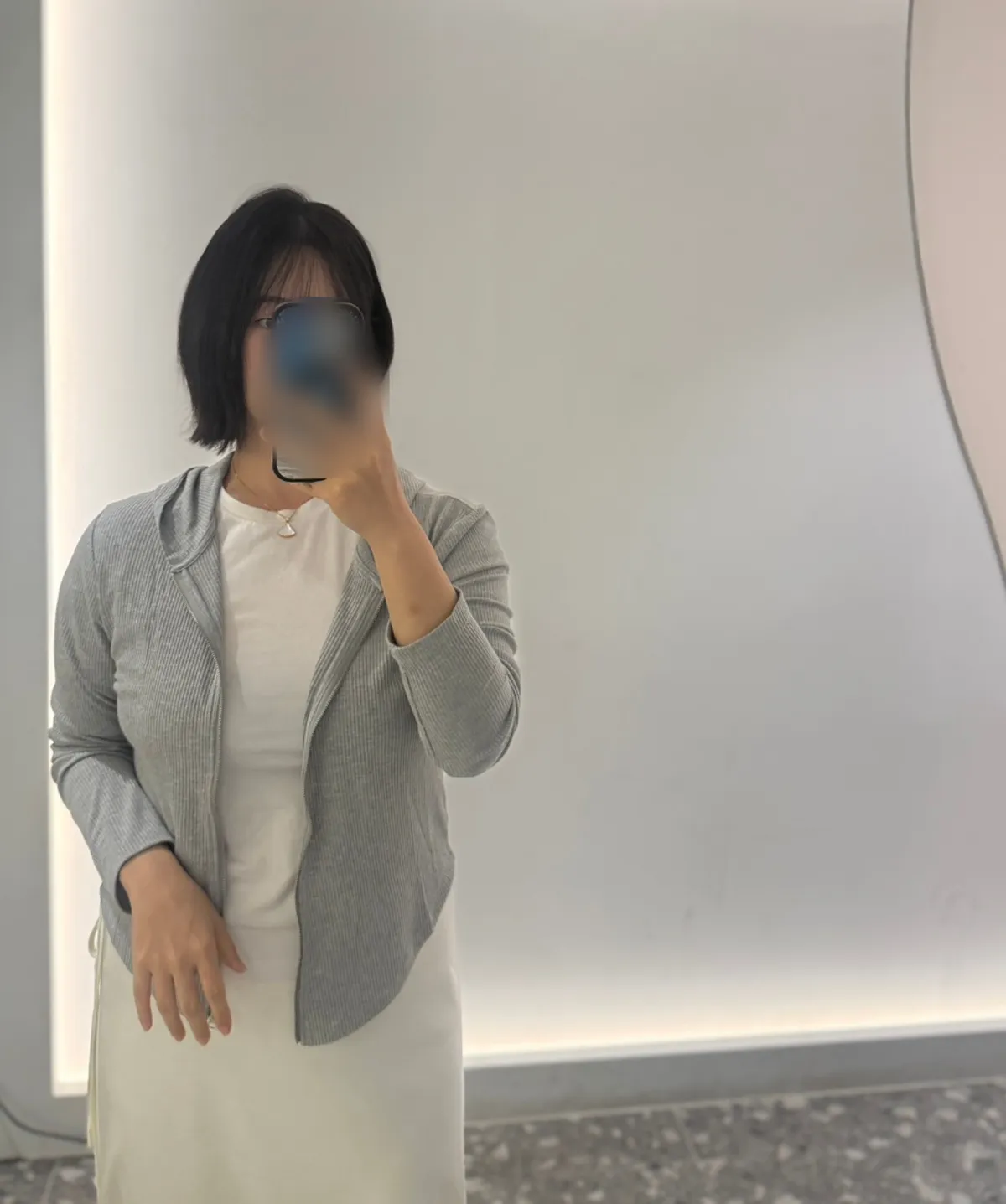 Resultado final del tinte castaño tranquilo y uniforme