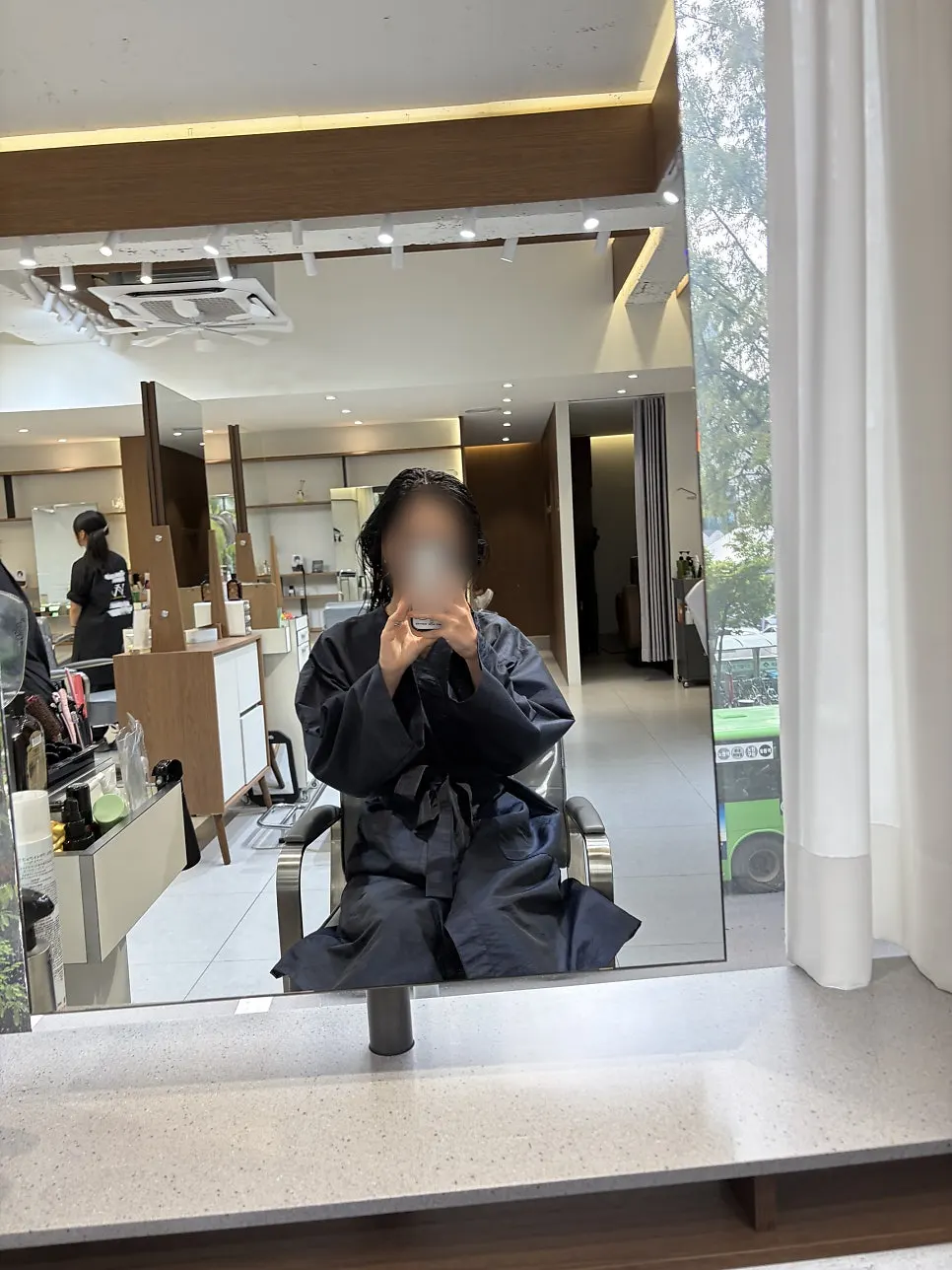염색 후 스타일링을 마친 머릿결