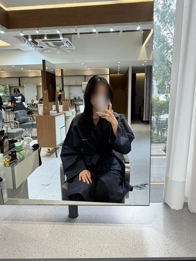 거울로 확인한 톤다운 컬러