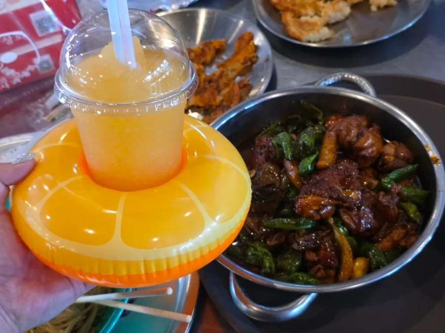 Apple slushie paired with dakbokkeum