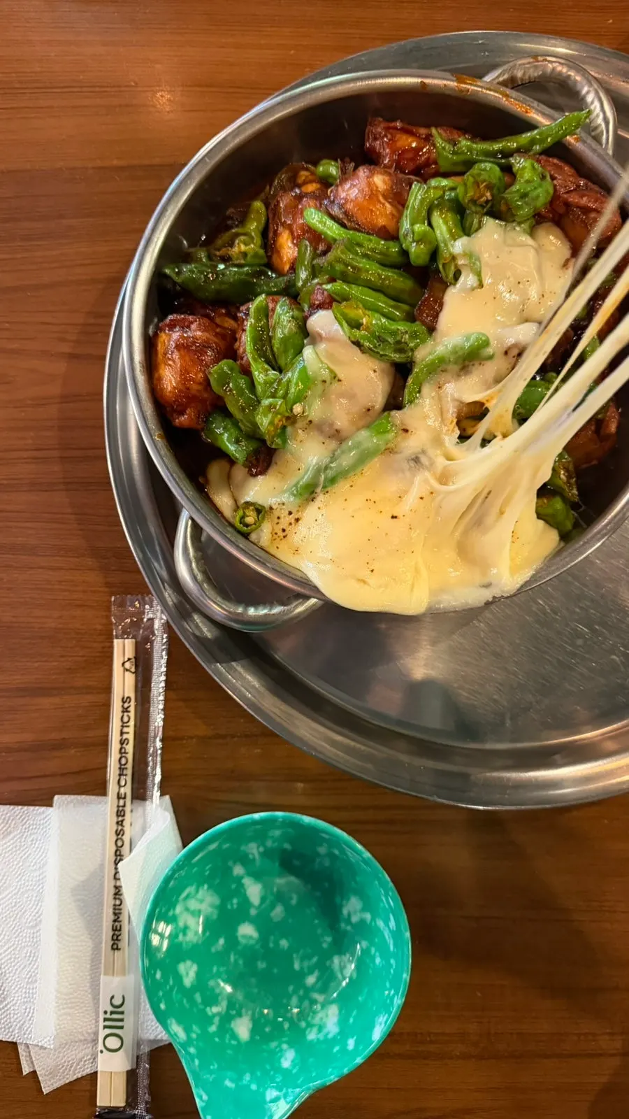 치즈와 꽈리고추를 더한 닭볶음