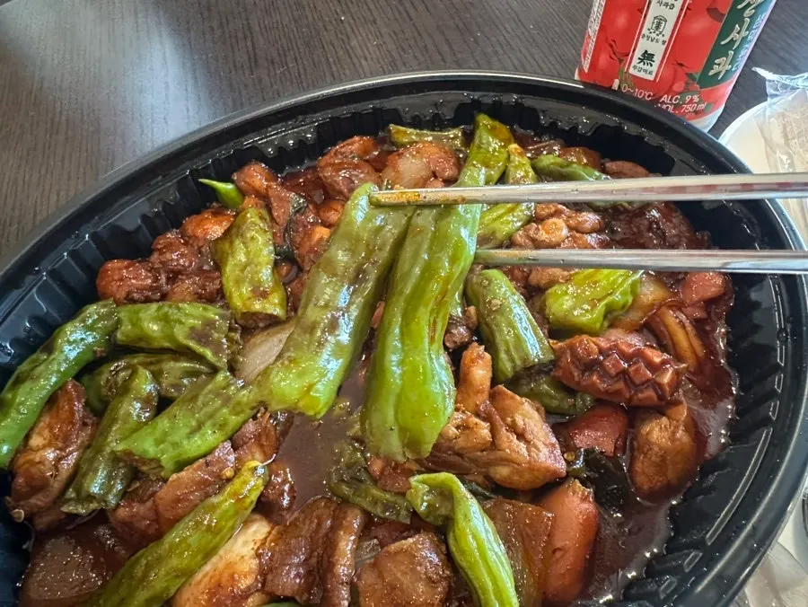 Close-up of the sweet and spicy dakbokkeum sauce