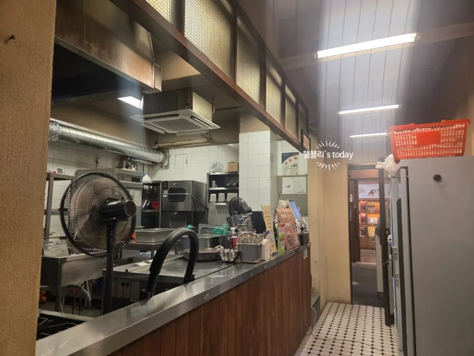 Small interior dining hall at Sijang Dakbokkeum