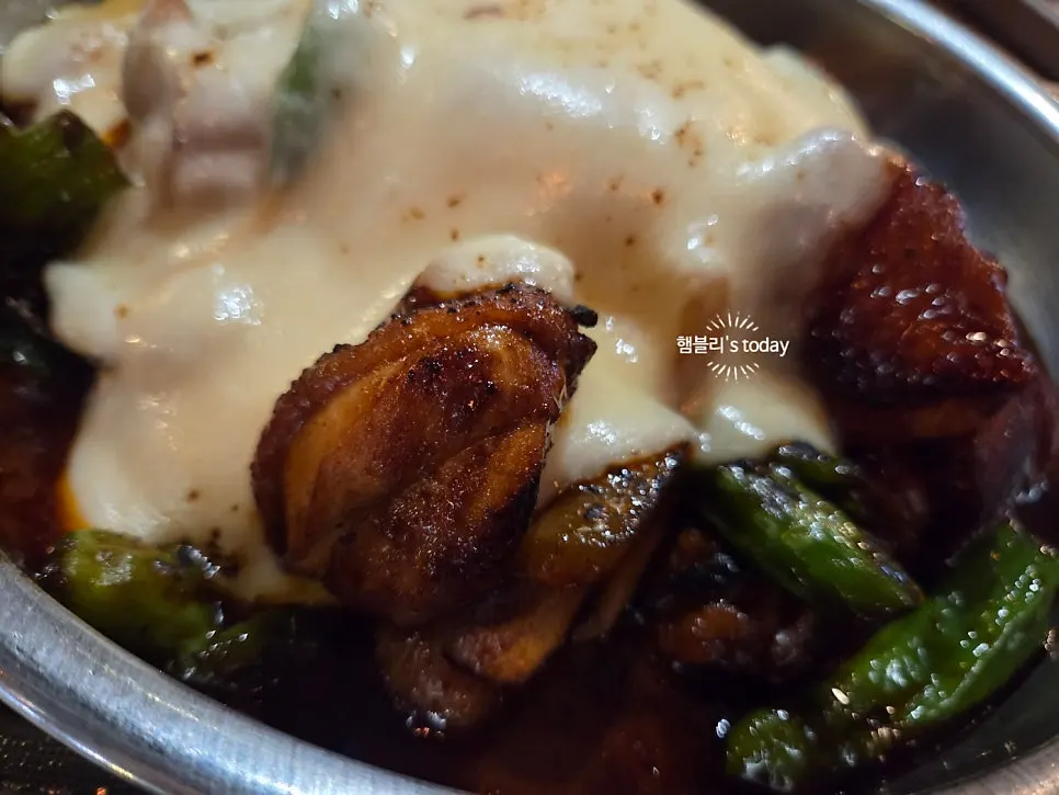 A full pan of sweet-spicy gochu dakbokkeum