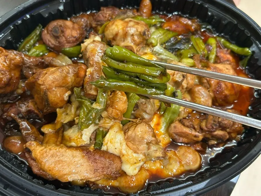 Chicken stir-fry arranged as a meal for two
