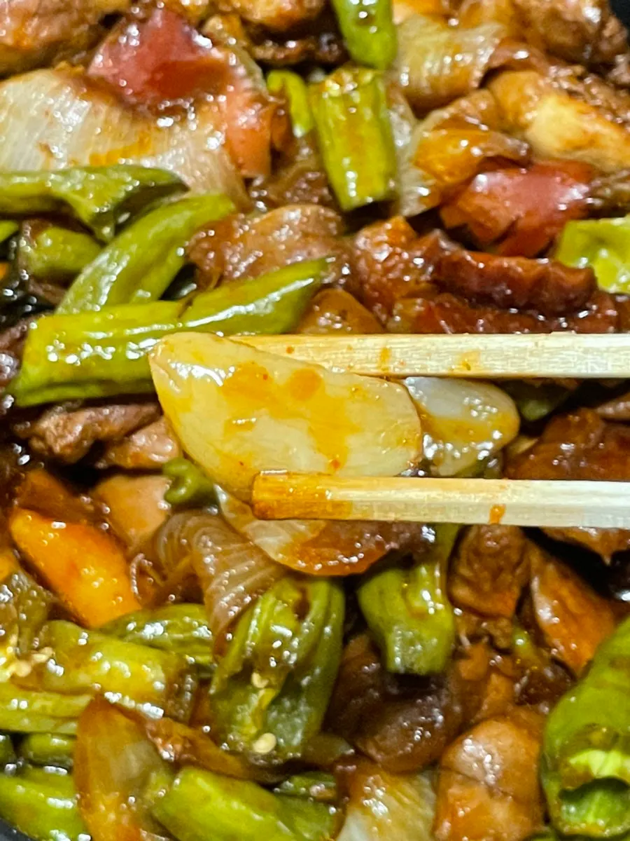 밥과 함께 차린 닭볶음 한 상