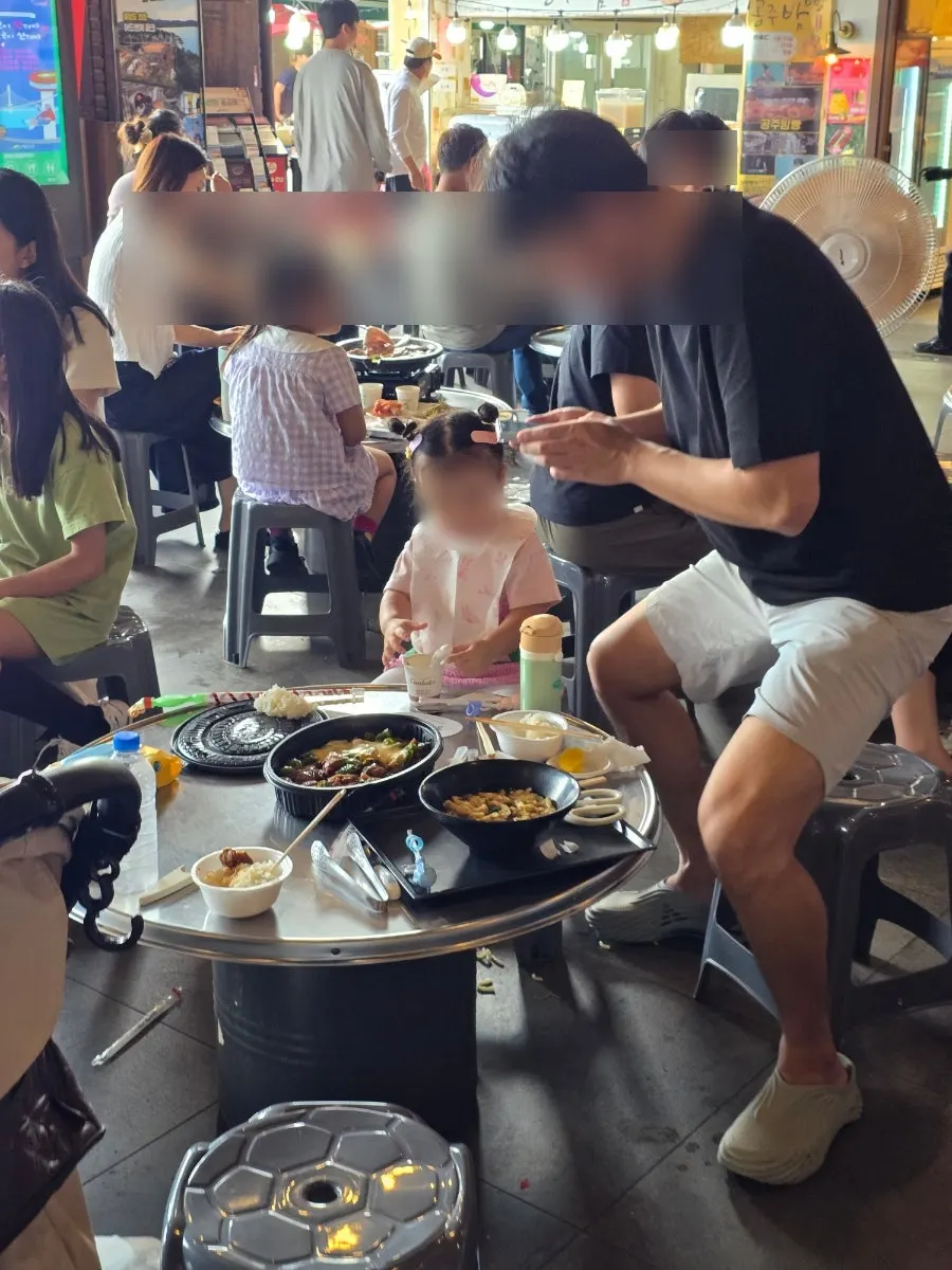 Seats around a round table with plastic chairs