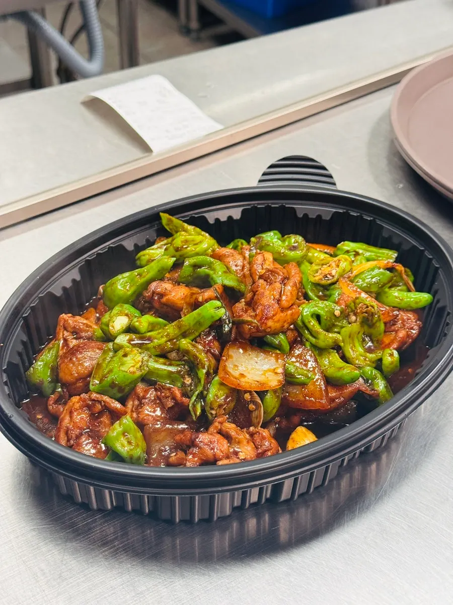 The packed shishito pepper dakbokkeum takeout container